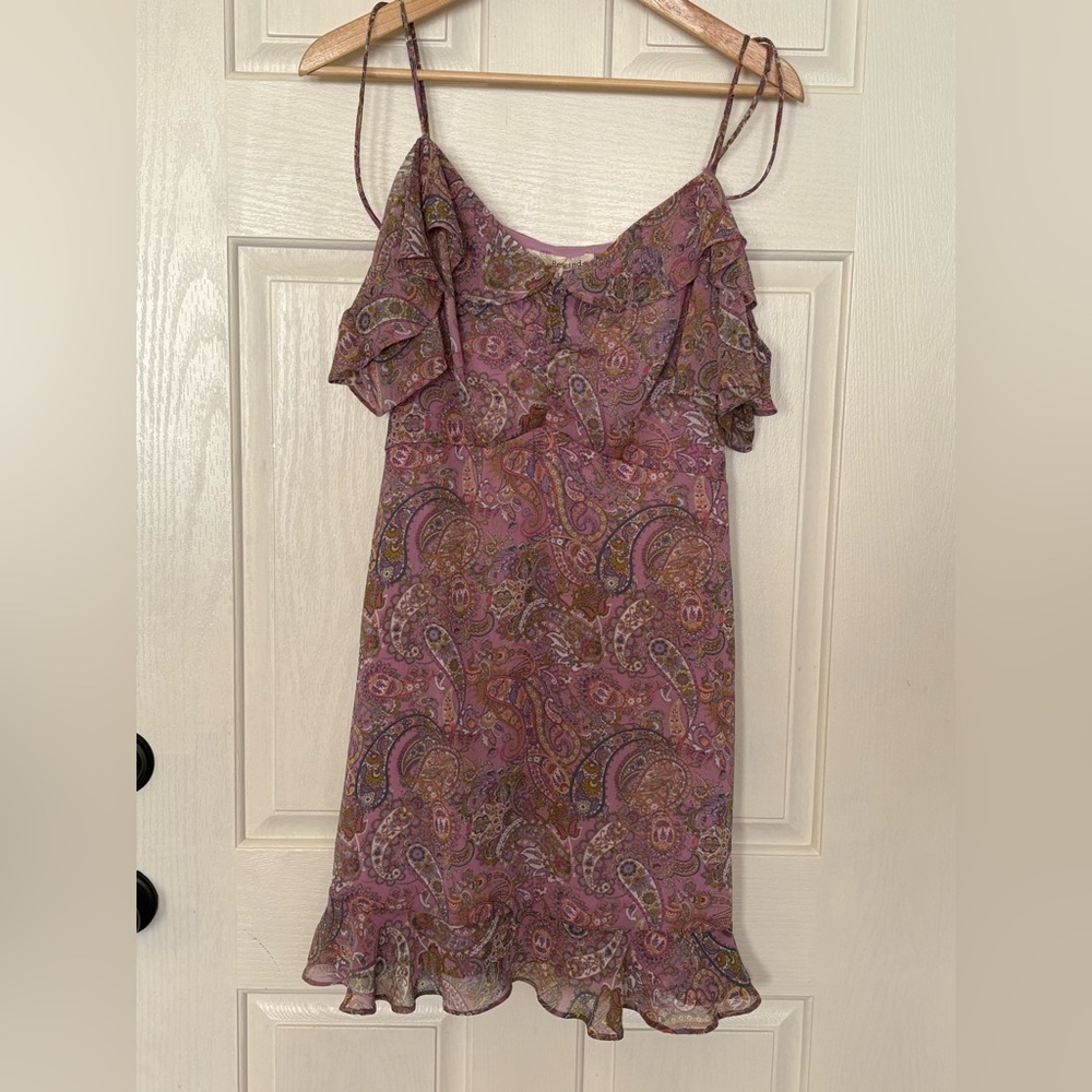 Paisley Lavender Dress Size Large on or off shoulder shirt sleeves